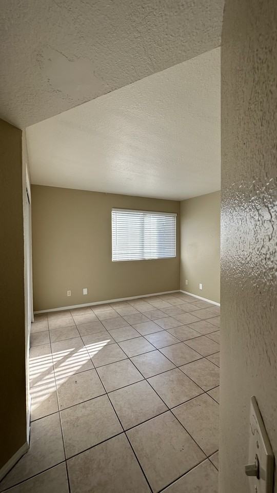 1554 W Sahuaro Dr #3 - Photo 7 of 9