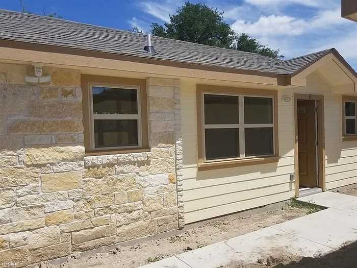 2106 N G St #D - Photo 3 of 8