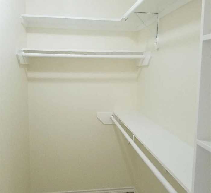 2106 N G St #D - Photo 7 of 8