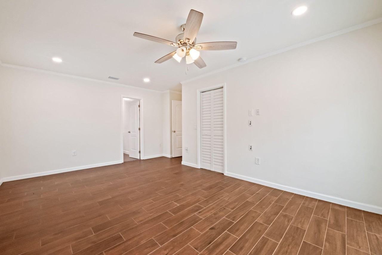 561 Sw 168th Ter - Photo 7 of 29