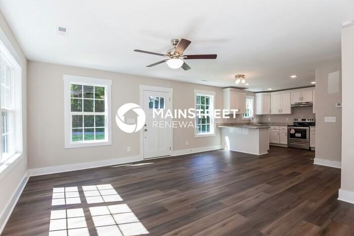 2710 Booker St - Photo 3 of 16