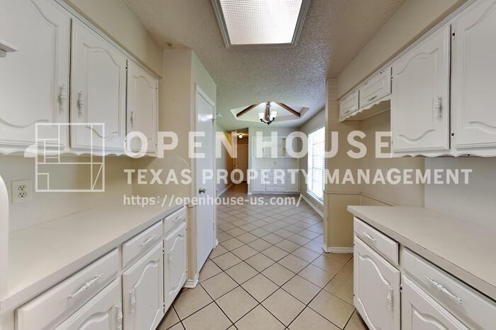2304 Tamarisk Ln - Photo 6 of 21