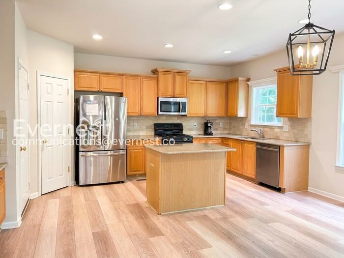 5995 Chinook Ct - Photo 3 of 40