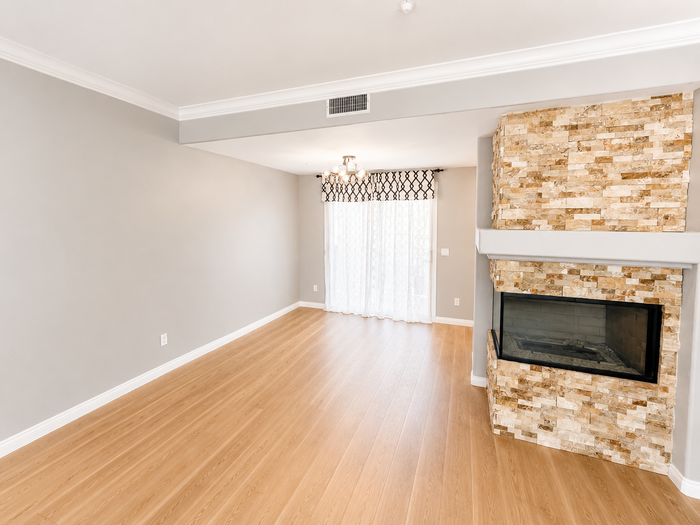 2921 E St #2 - Photo 4 of 23