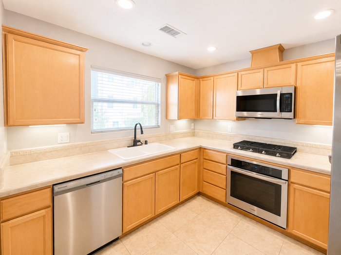 2921 E St #2 - Photo 5 of 23