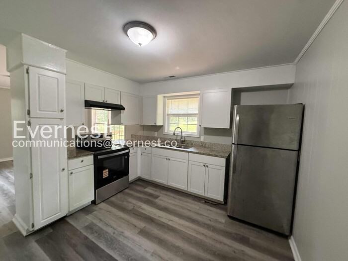 3318 Bonds Ave - Photo 4 of 26