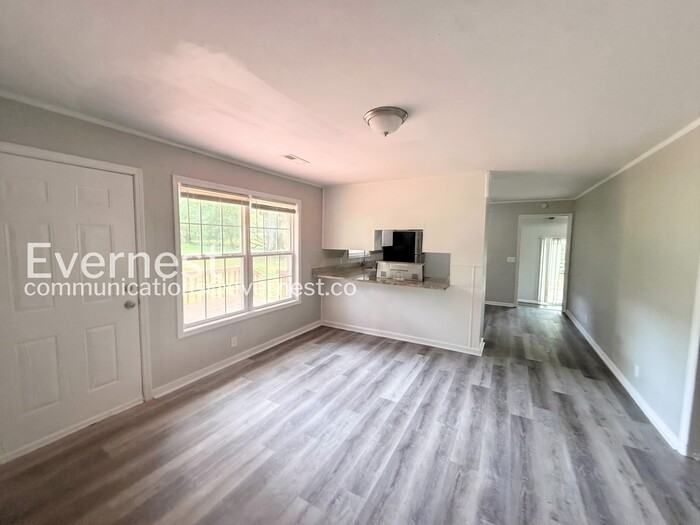 3318 Bonds Ave - Photo 5 of 26