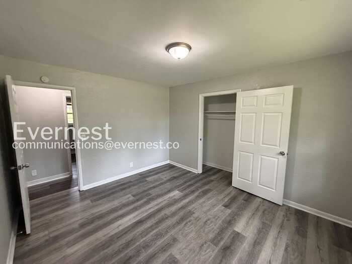 3318 Bonds Ave - Photo 7 of 26