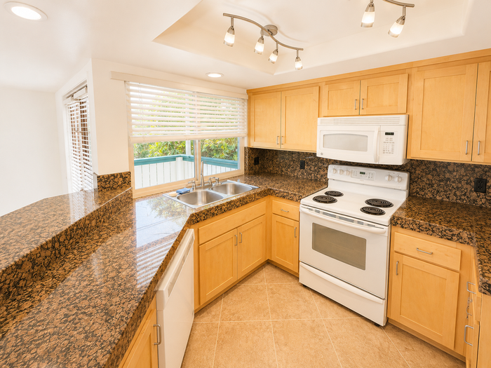 4759 Lamont St - Photo 4 of 21