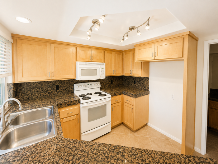 4759 Lamont St - Photo 7 of 21