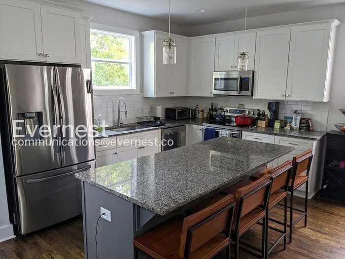 336 Queen Ave - Photo 4 of 21