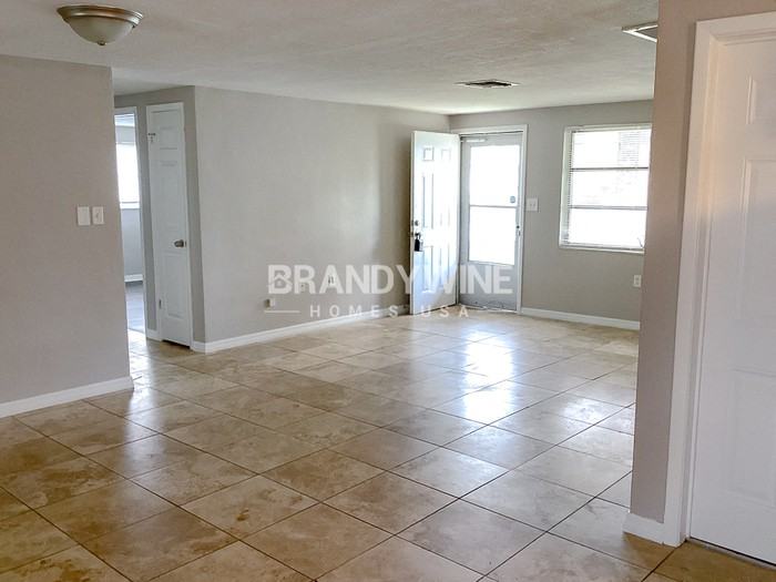 7317 Oak Crest Dr - Photo 4 of 26