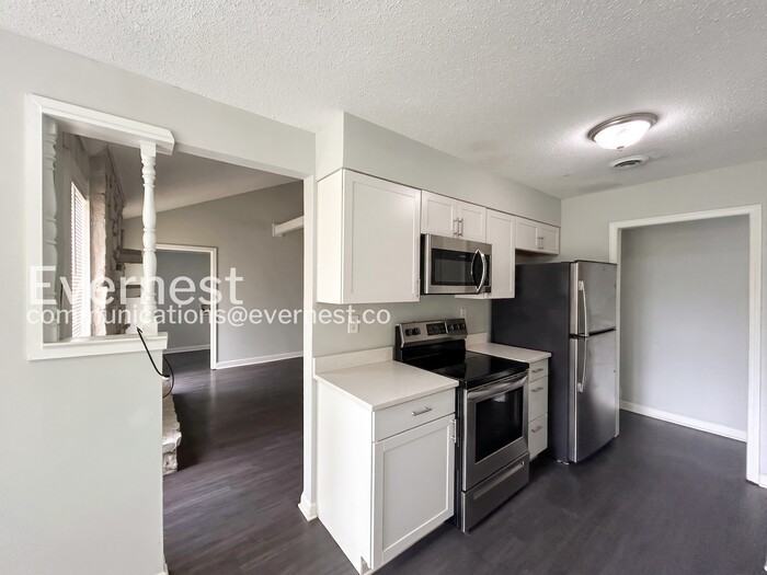 7127 Markim Dr - Photo 3 of 37