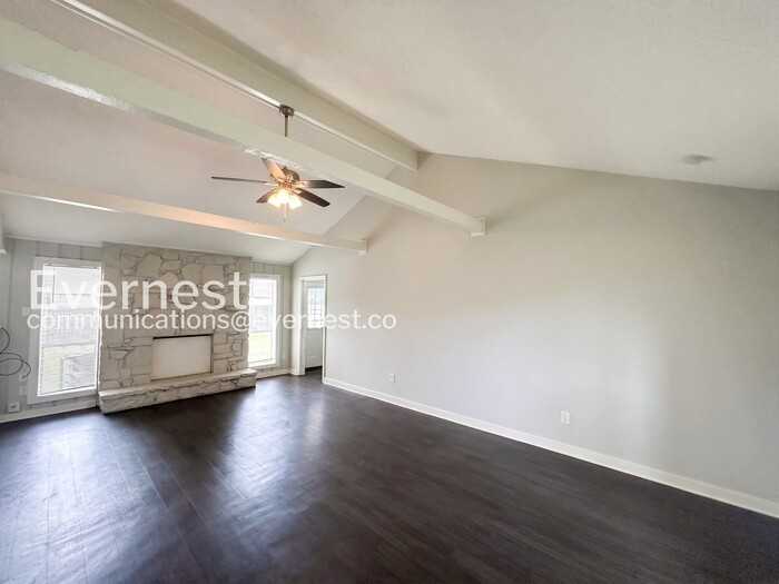 7127 Markim Dr - Photo 7 of 37
