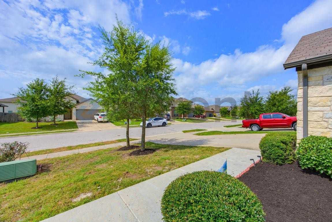 222 Noddy Rd - Photo 5 of 28