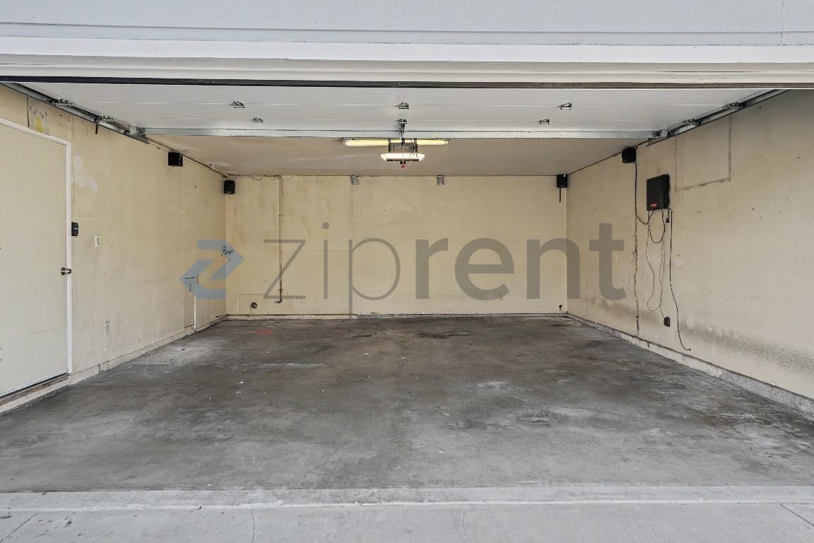 927 Freeman Ave - Photo 4 of 27