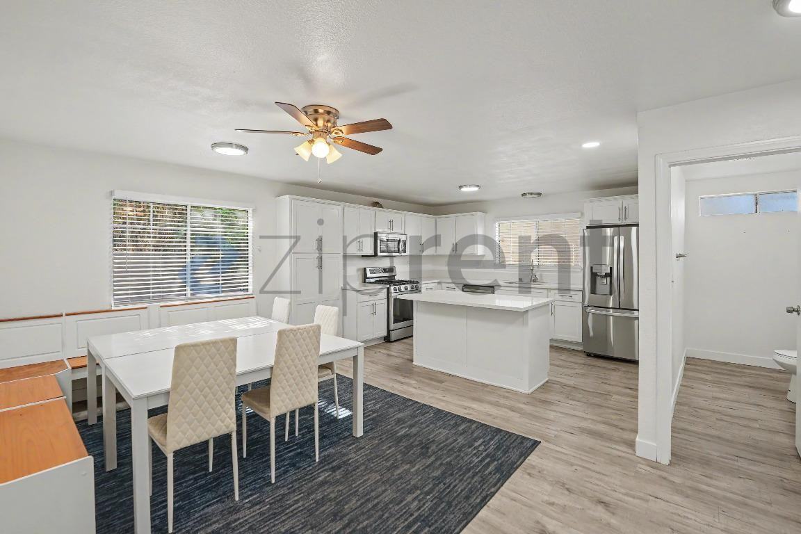927 Freeman Ave - Photo 5 of 27