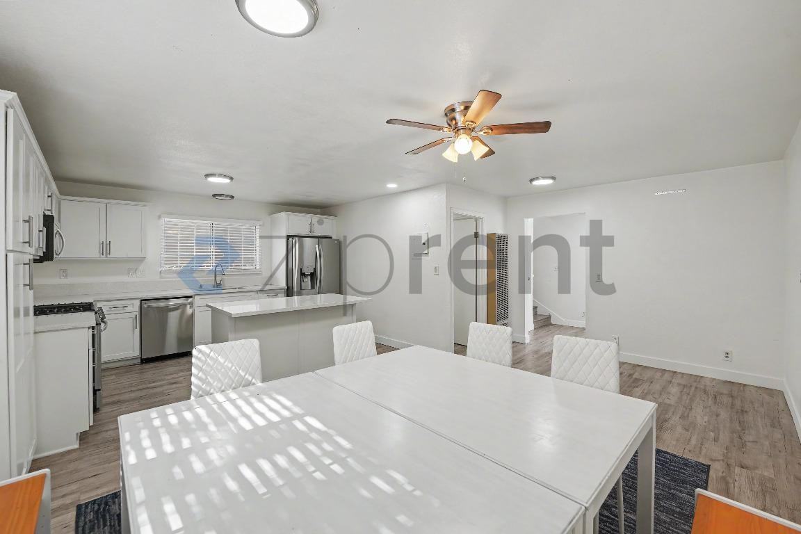 927 Freeman Ave - Photo 7 of 27