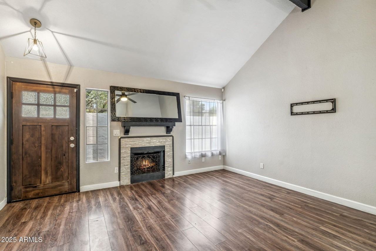 2129 W Rose Garden Ln - Photo 4 of 29