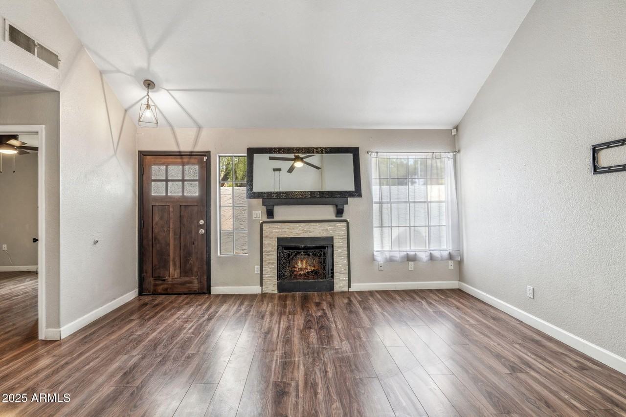 2129 W Rose Garden Ln - Photo 5 of 29