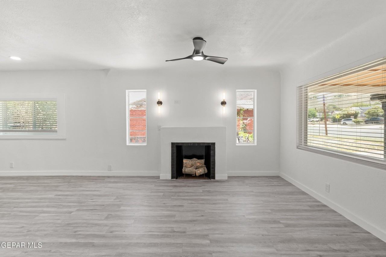 3221 N Stanton St - Photo 7 of 40