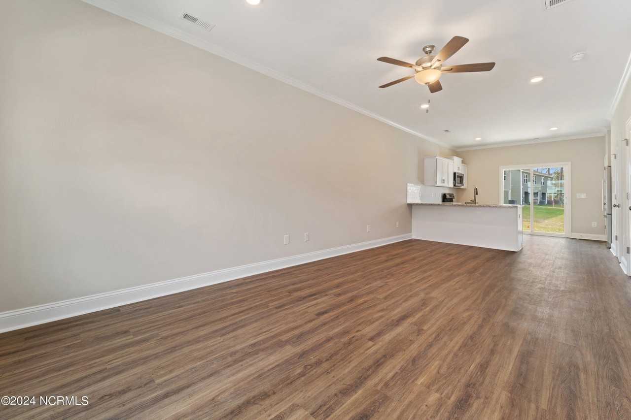 611 Jacks Crossing Dr - Photo 2 of 21