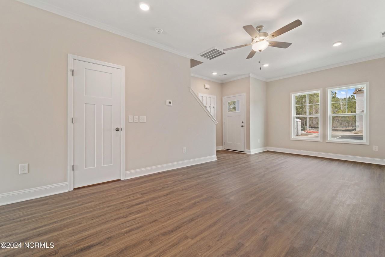 611 Jacks Crossing Dr - Photo 4 of 21