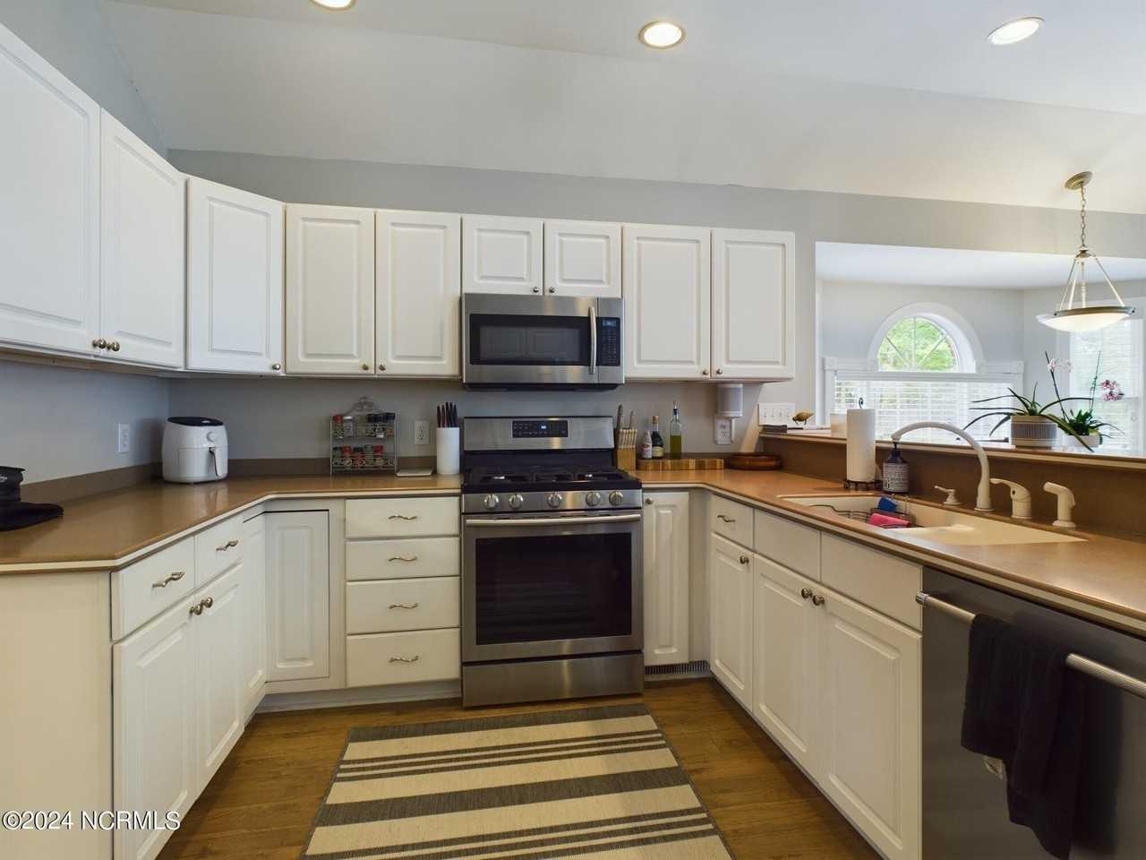 4 Mcqueen Pl - Photo 4 of 30