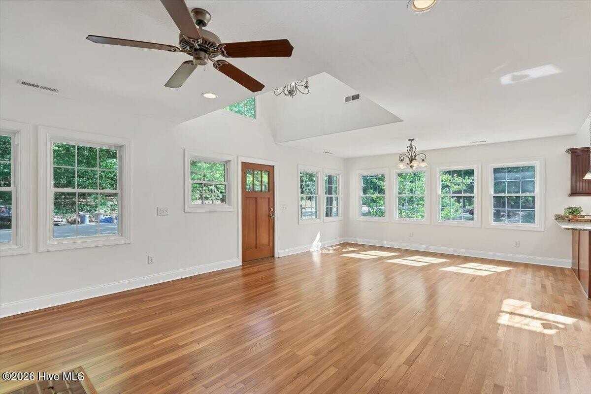 430 N Ridge St - Photo 6 of 50