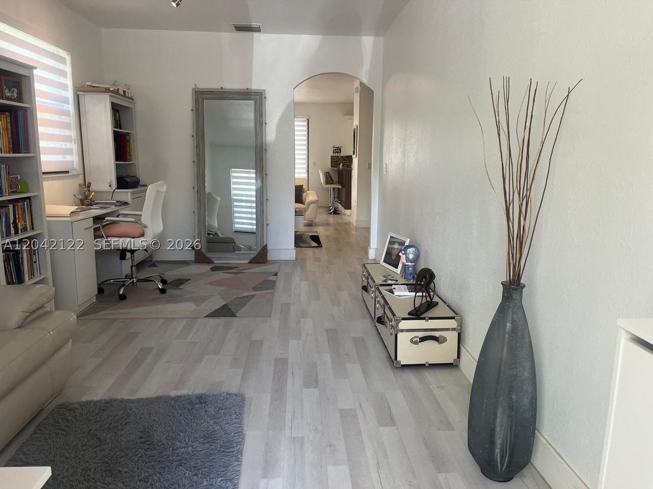 8985 Nw 98th Ave - Photo 2 of 37