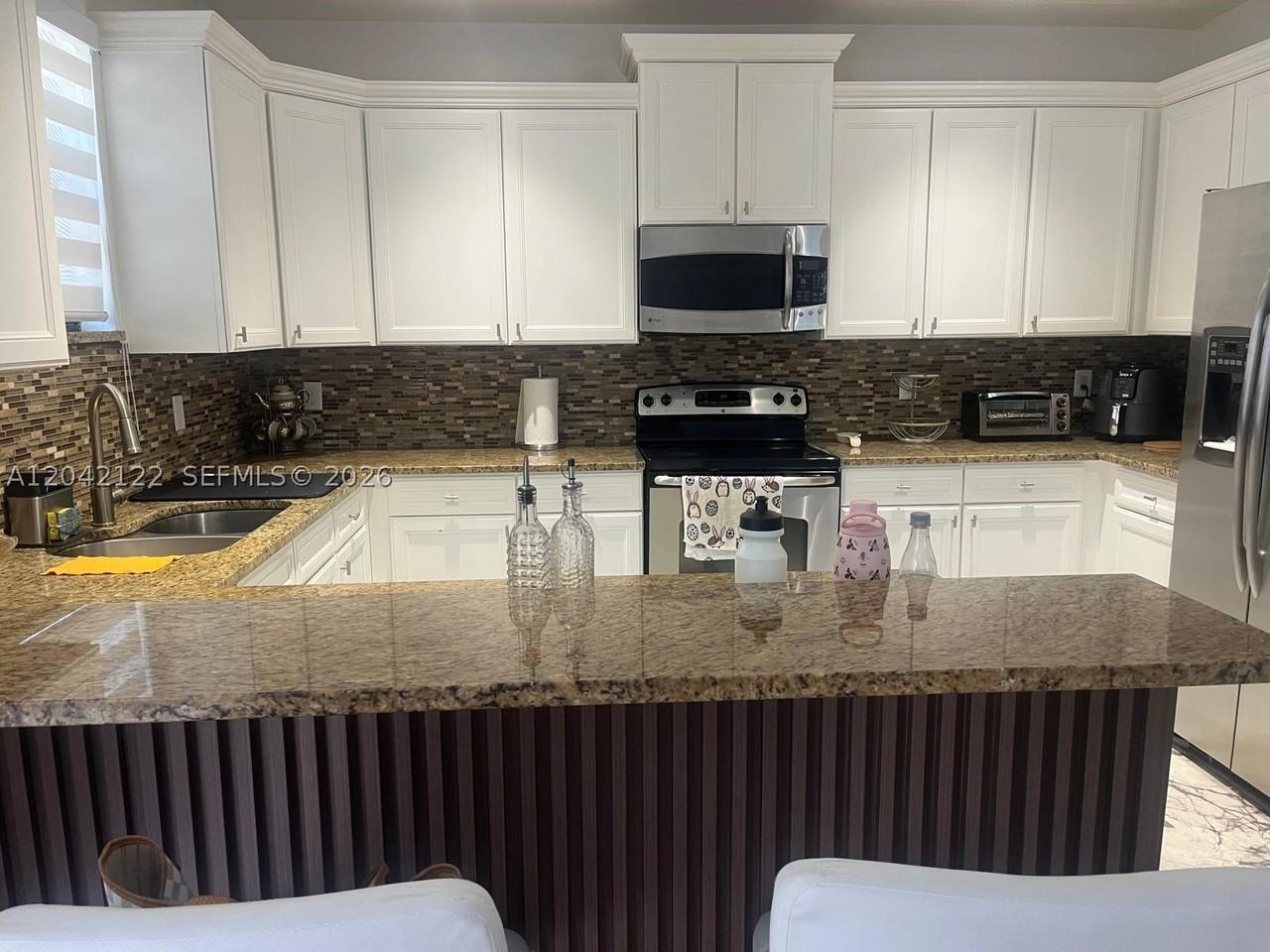 8985 Nw 98th Ave - Photo 5 of 37