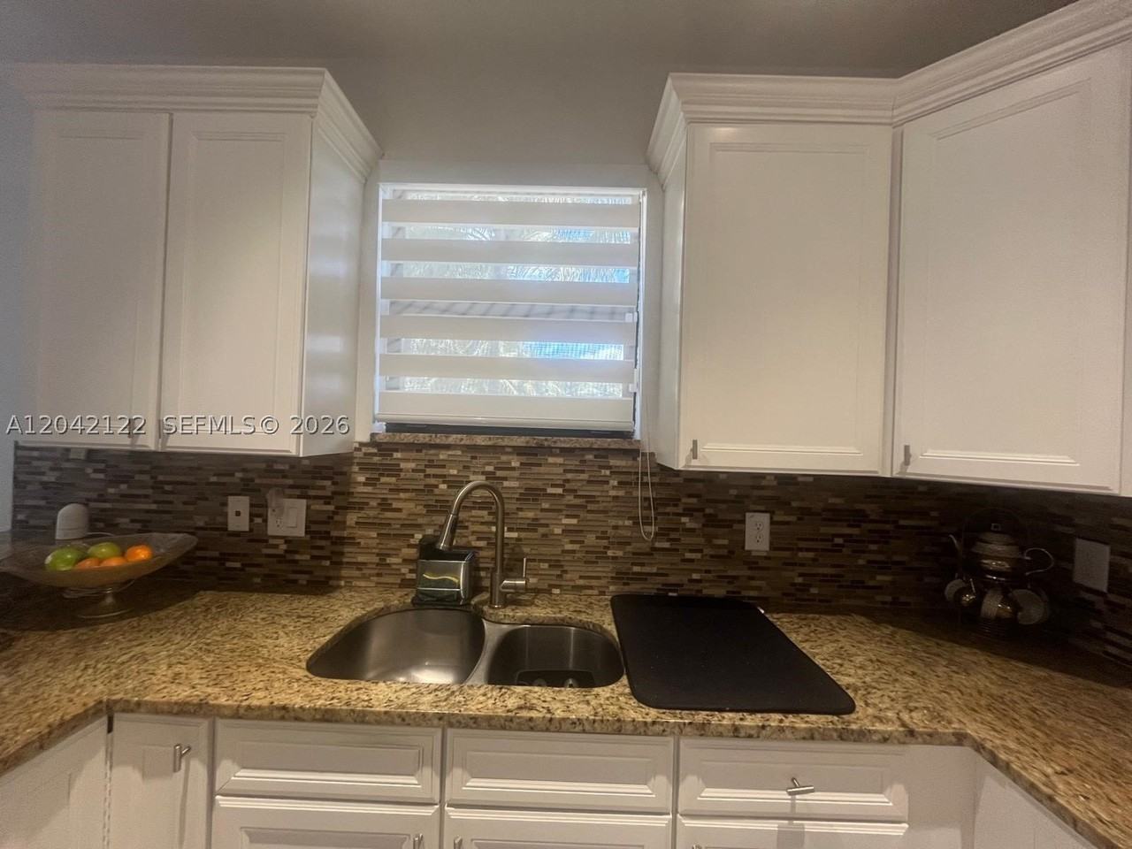 8985 Nw 98th Ave - Photo 6 of 37