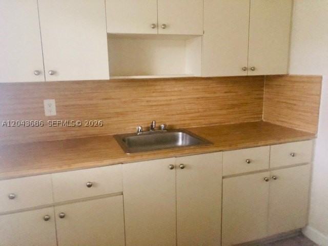 1008 E Ponce De Leon Blvd #3 - Photo 3 of 7