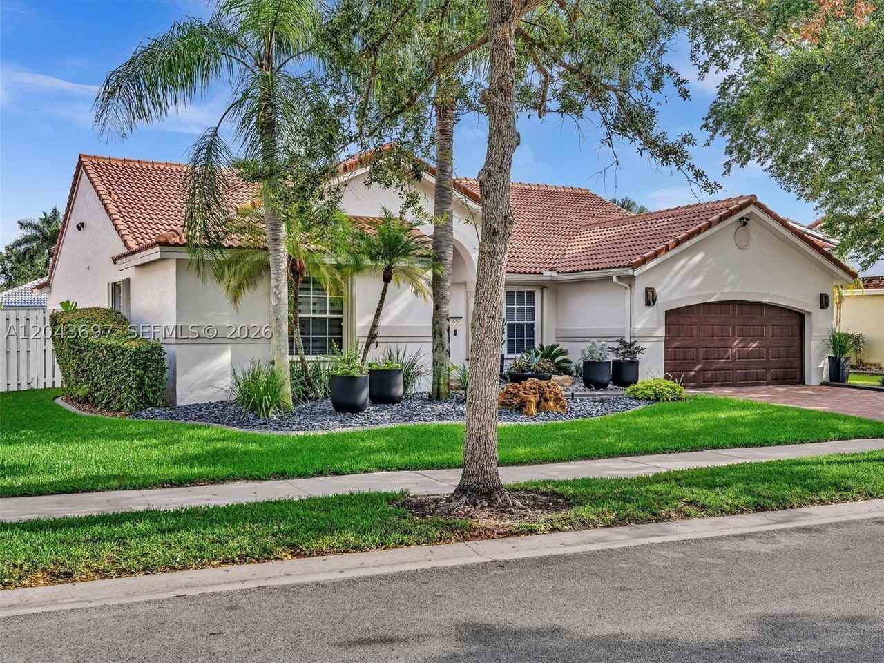 639 Verona Pl #639 - Photo 4 of 50