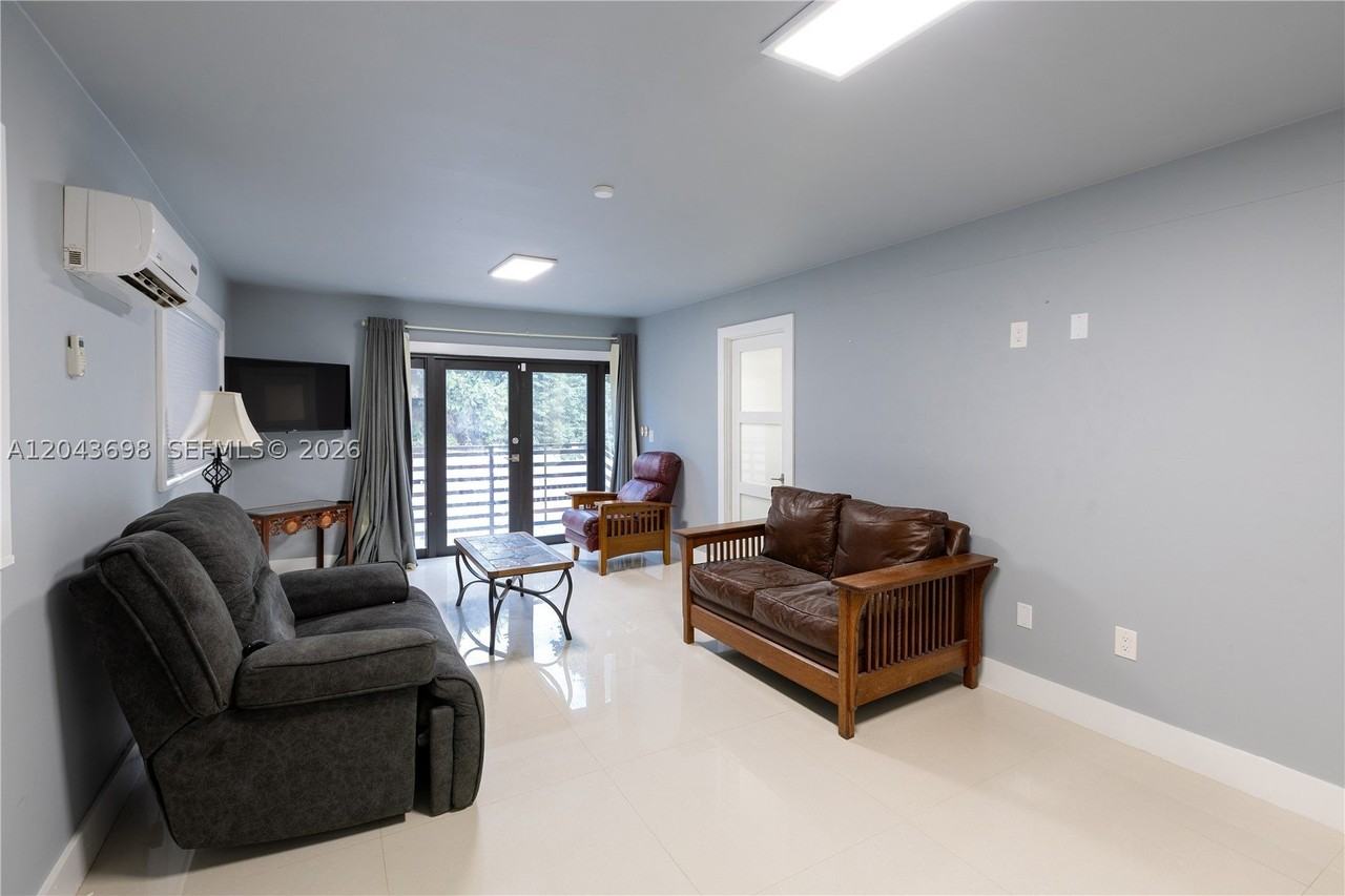 4538 Sw 1st St #3 - Photo 5 of 9