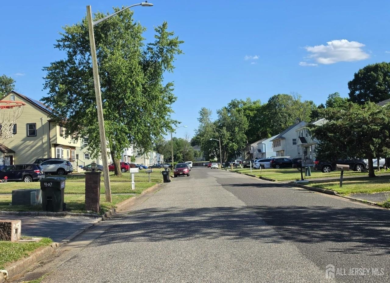 405 Frederick Ave - Photo 3 of 24
