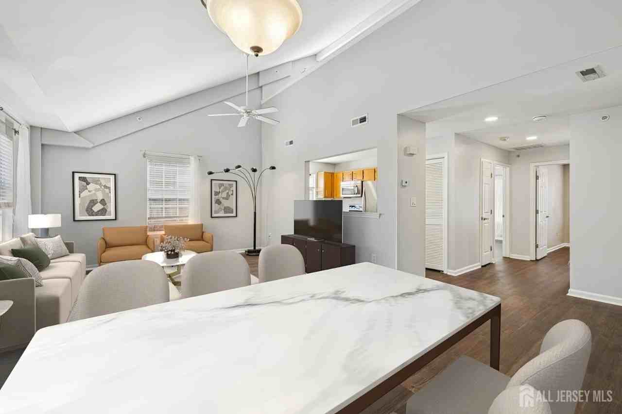 21 Park Sq - Photo 5 of 14