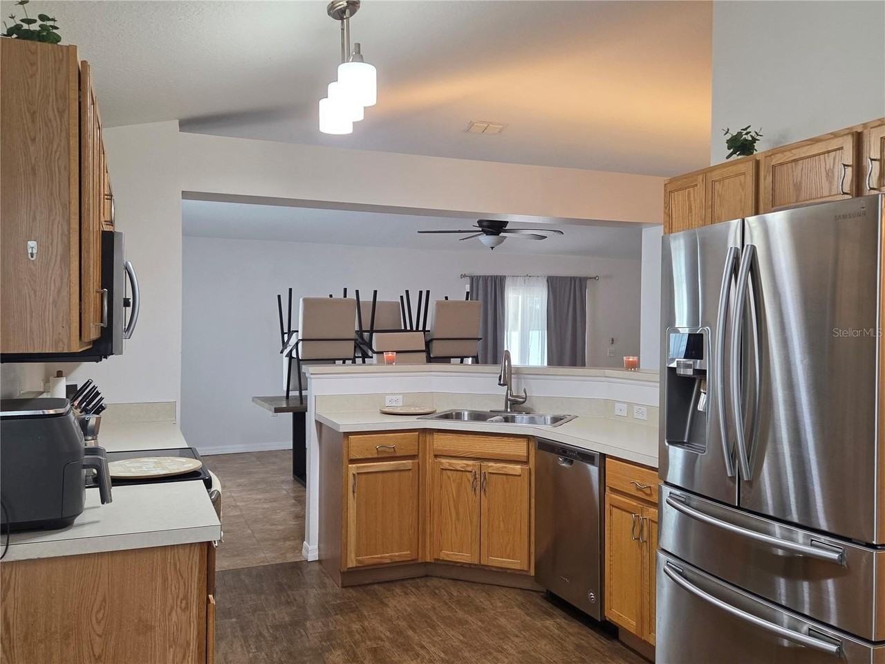 2215 Kingscrest Cir - Photo 4 of 17