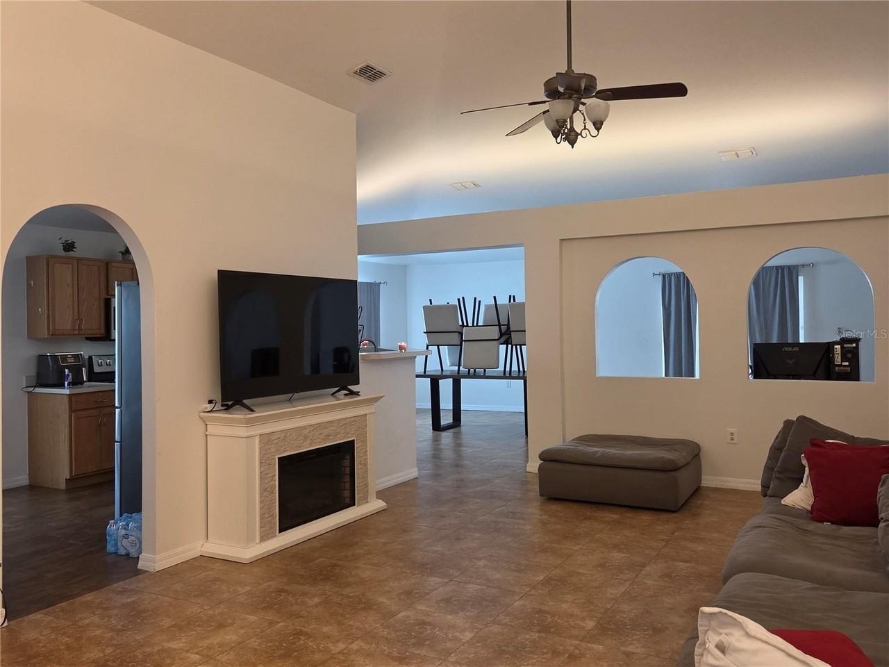 2215 Kingscrest Cir - Photo 5 of 17