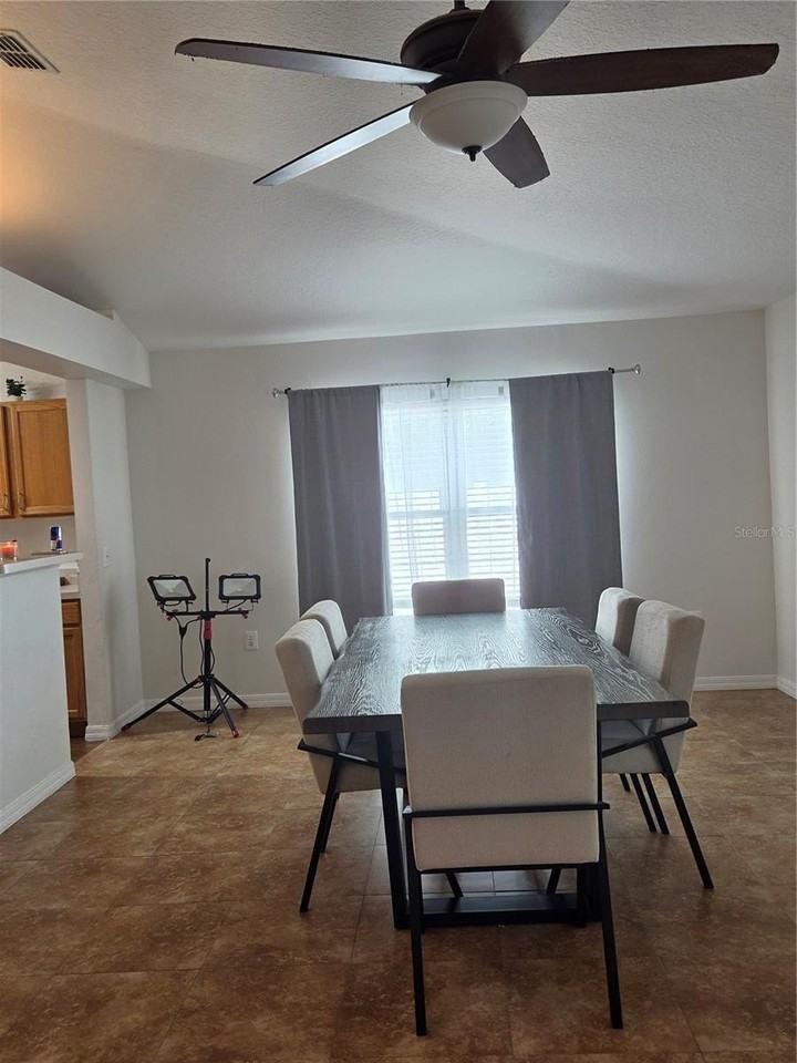2215 Kingscrest Cir - Photo 7 of 17