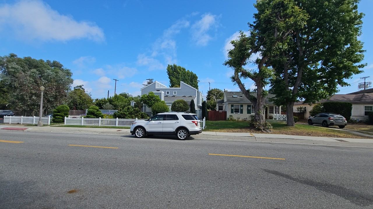 6600 W 83rd St #1 - Photo 2 of 20