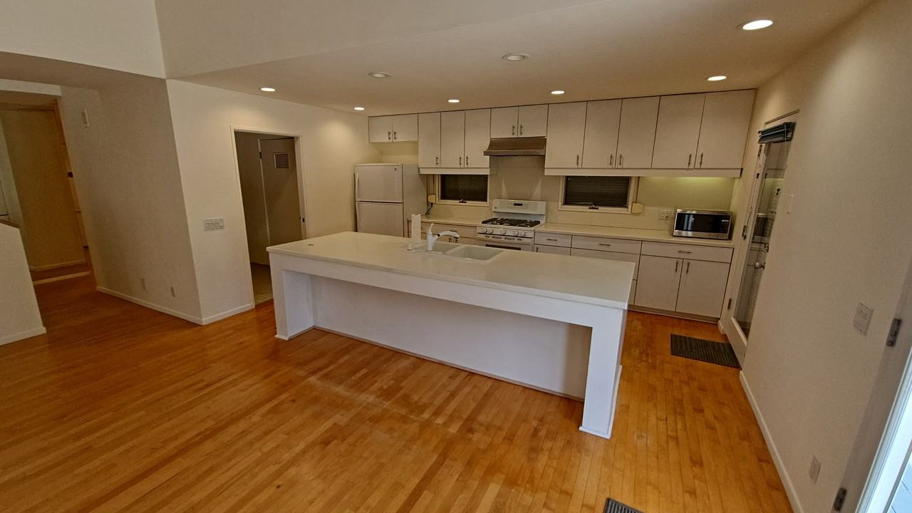 6600 W 83rd St #1 - Photo 4 of 20