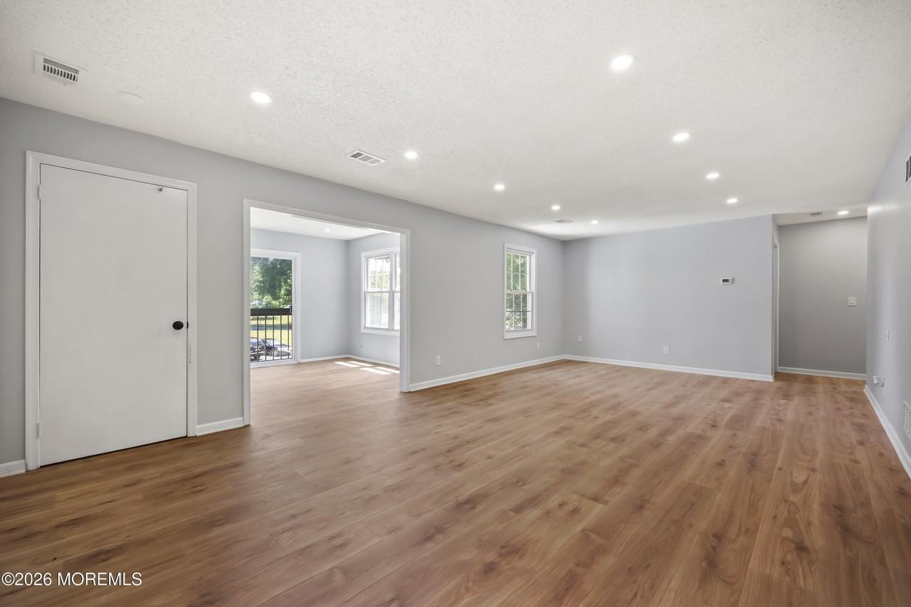 18-5 Augusta Ct #5 - Photo 5 of 24