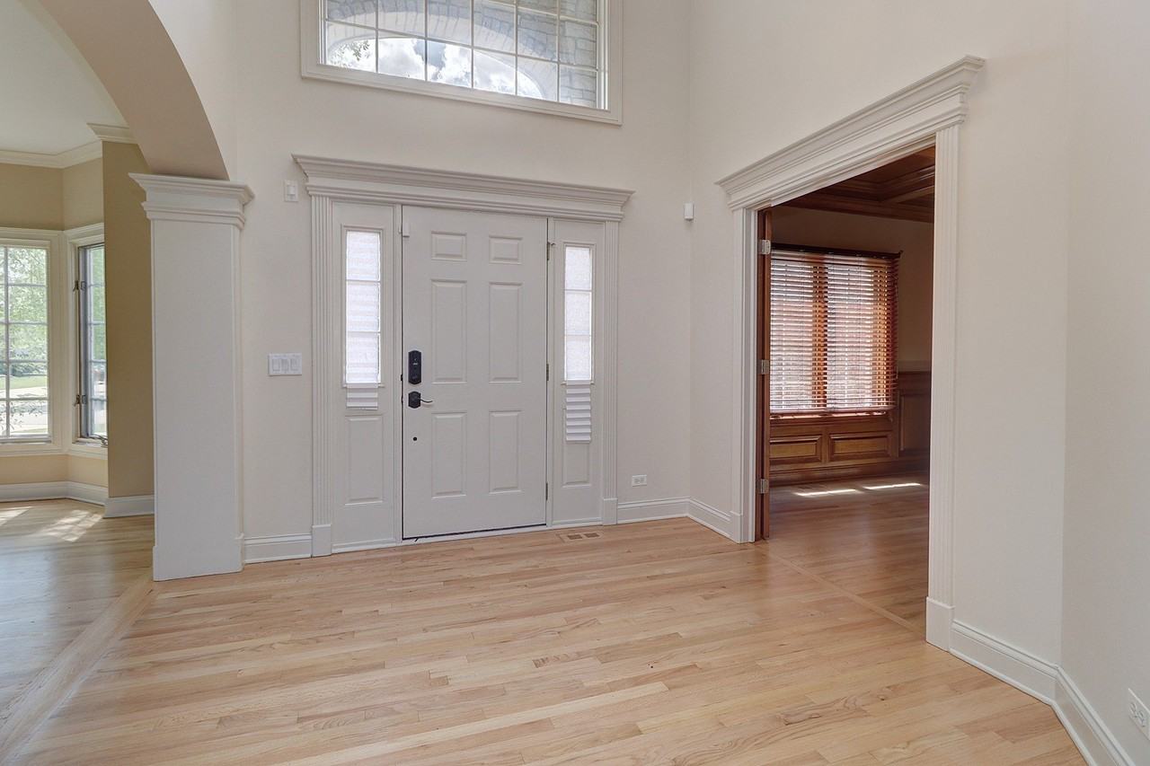 26025 Whispering Woods Cir - Photo 2 of 41