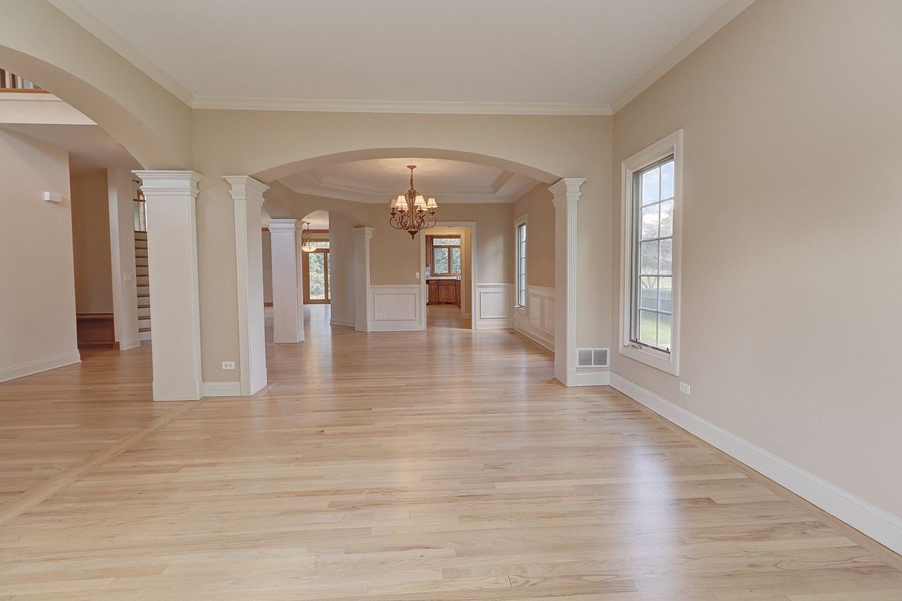 26025 Whispering Woods Cir - Photo 5 of 41