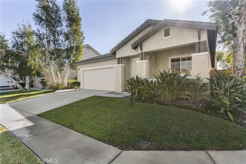 12211 Avon Ct - Photo 2 of 23