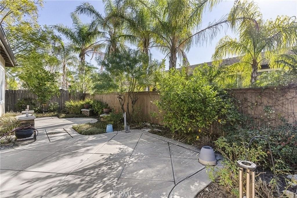 12211 Avon Ct - Photo 4 of 23