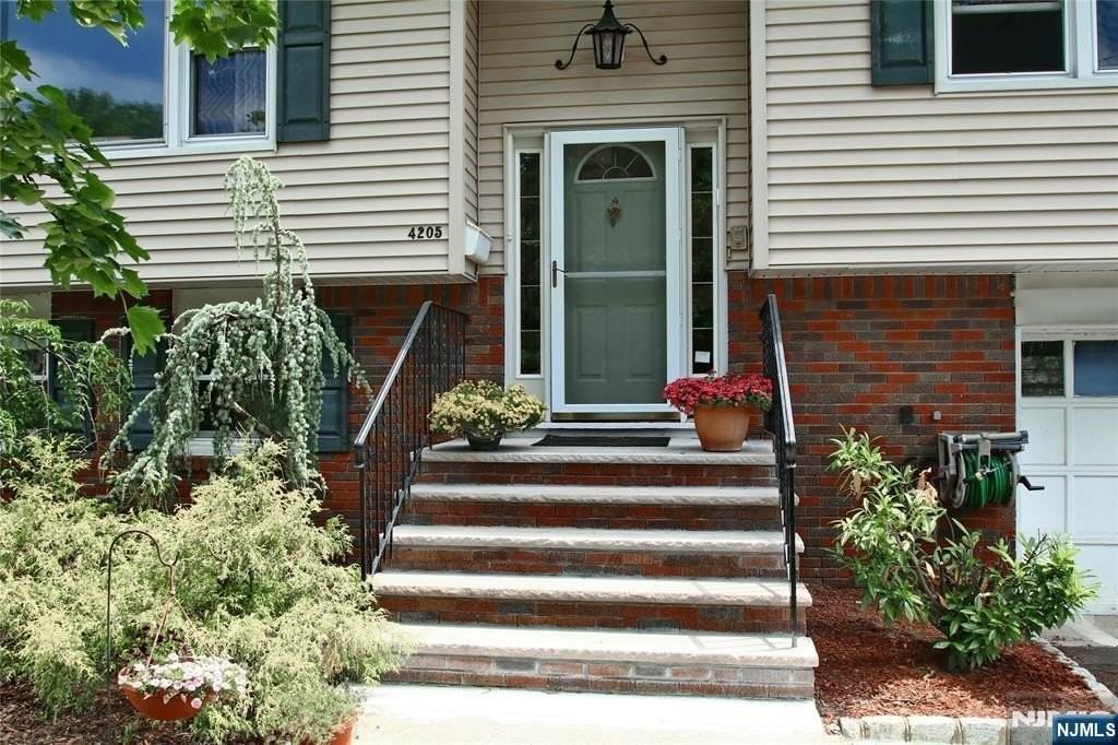 42-05 Naugle Dr - Photo 3 of 27