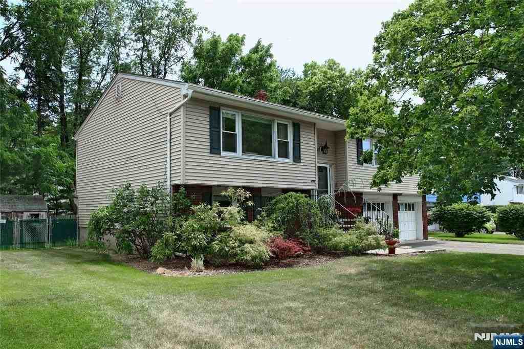 42-05 Naugle Dr - Photo 4 of 27