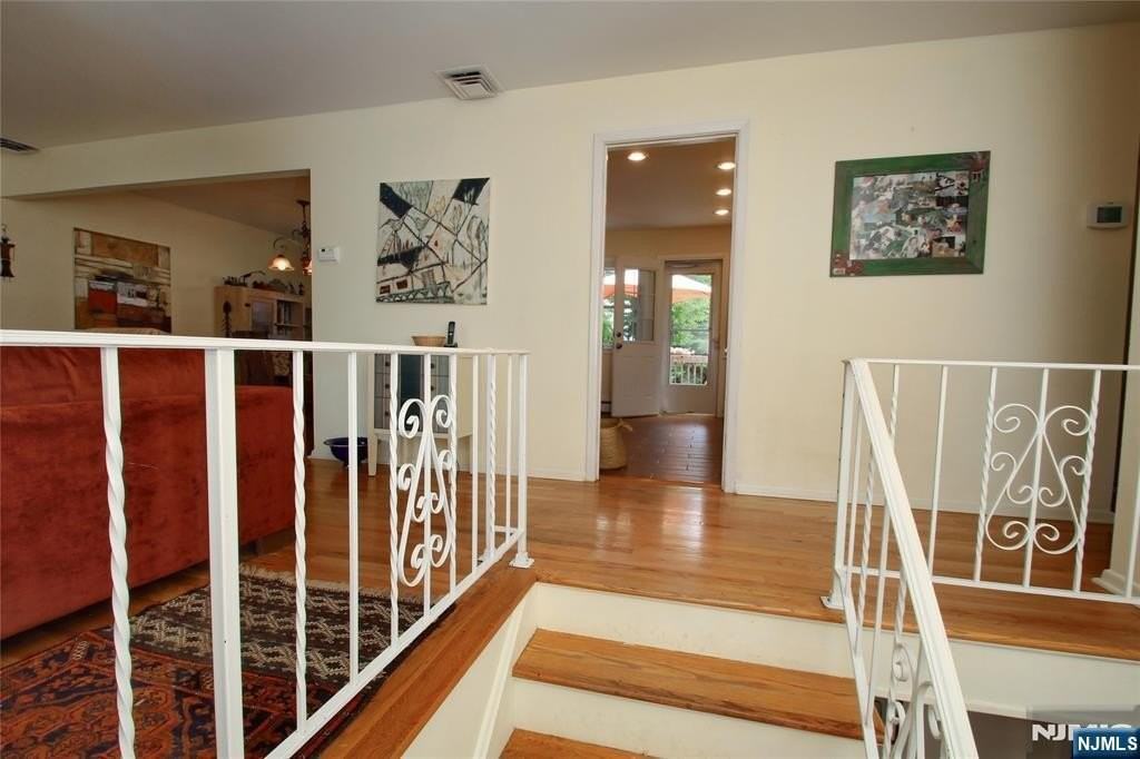 42-05 Naugle Dr - Photo 5 of 27